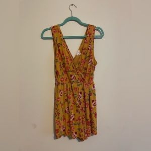 Xhilaration Romper. Women’s size medium. Mustard and floral.